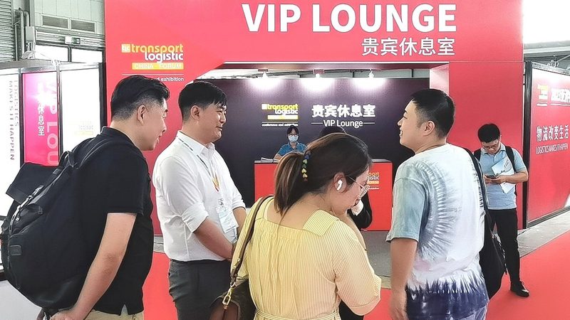 喷绘写真加盟与直营：揭秘两者差异背后的秘密
